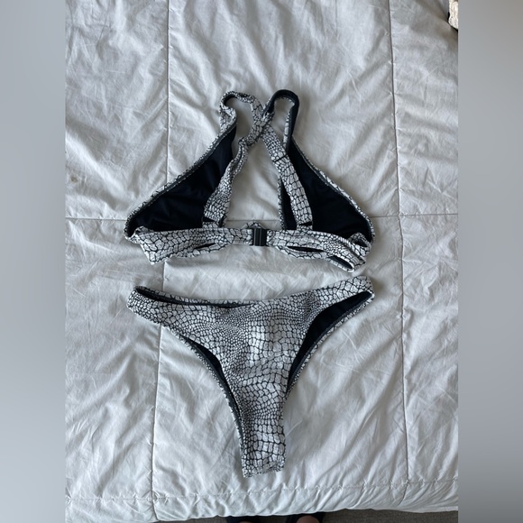 Reptile Print Crossover Underwire Bikini Set - Picture 2 of 6